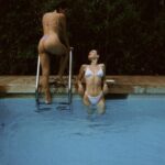 Margo Dumas Instagram - «Коли вони вже нафоткаються?» ©️сусіди «Ніколи» ©️МИ ——— Photos by me Swimsuits @lucky.reef Girl in white @mtsnko
