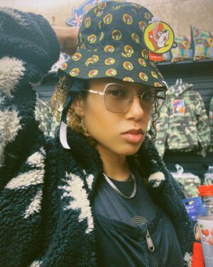 Margot Bingham Instagram - Ain’t no party like a #Buccees party cuz a #Buccees party don’t stooooop😎🦦

#TexasDump 

P.S. come say hi to me this weekend @pensacolapensacon 🥰
