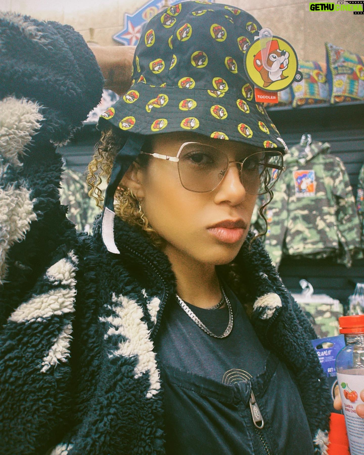 Margot Bingham - 3 Likes - Ain’t no party like a #Buccees party cuz a #Buccees party don’t stooooop😎🦦
#TexasDump
P.S. come say hi to me this weekend @pensacolapensacon 🥰