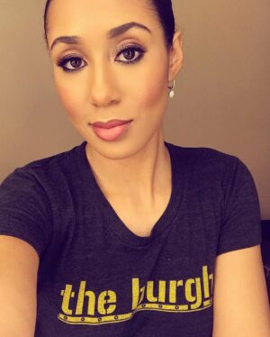 Margot Bingham Instagram - Back in the burgh and it feels so GOOOOD! Thank you to everyone who came out to #HomeForTheHolidays at the Benedum. We had a BLAST celebrating the holiday with you 🧚🏽‍♀️🤶🏾🥰