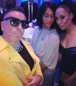 Margot Bingham Instagram - Watching the #metgala like...🦚👩🏾‍🎤 #mondaymood 😻