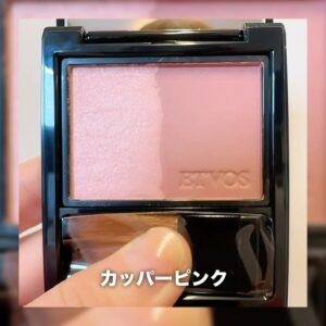 Mari Okamoto Instagram - 【メイク】青みピンクで春メイク🌸
かわいすぎて辛い🥹 

私の投稿にも使用動画のせたけで、
@etvos.jp にカラーレビューアップされてるよ♡

【使用カラー】

ETVOS ミネラルプレストチーク
シアーライラック(限定)

ETVOS ミネラルウォータリーシャドー(限定発売)
ペタルフィズ

ETVOS ミネラルシアーマットルージュ
プラムピンク　

【新発売】

ETVOS ミネラルセバムレスベール(限定発売)
¥3,520(税込)
※2023年5月1日（水）発売
#フェイスパウダー #毛穴レス #メイク直し #レフ粉

ETVOS ミネラルウォータリーシャドー(限定発売)
ソルベパール
ブロンズシャイン
ピーチベージュ
ペタルフィズ
¥3,300(税込)
※2023年5月1日（水）発売
#リキッドアイシャドウ #ラメアイシャドウ #シングルアイシャドウ #じゅわびたウォータリーシャドー

ETVOS ミネラルプレストチーク
シアーライラック(限定)
カッパーピンク
ティーベージュ
アーバンシェード
各¥4,180(税込)
※2023年5月1日（水）発売
#チーク #ブラッシュ #ハイライト #シェーディング
#透明感爆誕

#提供