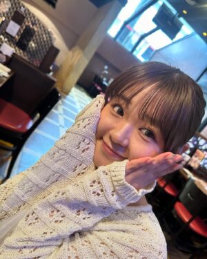 Mari Okamoto Instagram - トップスは @rakuten_lagemme だよ♡

まりなちゃん @mariannudayo 
なつきちゃん @natsuki0624kia 
まりめろ @marimero1121 
と新大久保会して楽しかった〜🥹❤️

私1番年上(笑)の同年代ママ2人に、
10個下のぴちぴちまりめろ🐰が加わって
まりめろがみんなに可愛がられてたよ😂

なつきちゃん、まりなちゃんとも、2shot撮りたかったけど、
話が止まらなすぎて楽しくて撮り忘れてた...

なのに、みんな、まりめろを撮る！！笑

楽しかった(２回目)🥲❤️❤️❤️