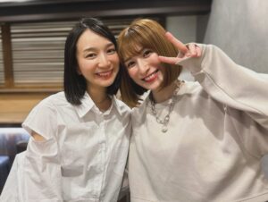 Mari Okamoto Instagram - 親友 芹那 @serinaofficial ♡志木までありがと♡
またお泊まりきてね☺︎

優しさに癒されたよ🥹

ファンの方もフリマイベントありがとうございました❣️