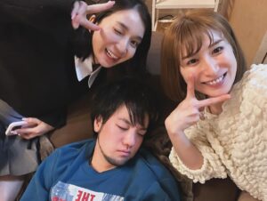 Mari Okamoto Instagram - 親友 芹那 @serinaofficial ♡志木までありがと♡
またお泊まりきてね☺︎

優しさに癒されたよ🥹

ファンの方もフリマイベントありがとうございました❣️