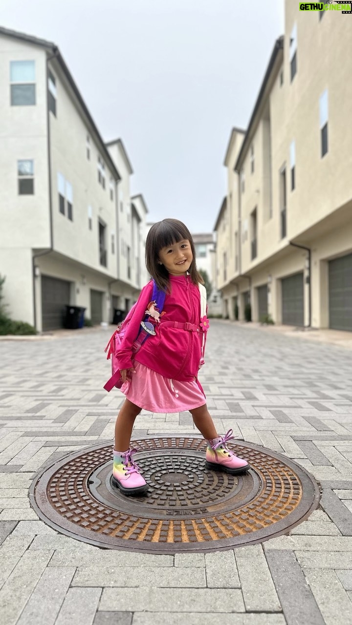 Mari Madrid Instagram - First day of school | @nissanusa #NissanAriya #NissanPartner