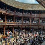 Mari Natsuki Instagram - #londondiaries #shakespearesglobe #timothywalker #glynnmacdonald #thankyou そして、昨日はマリーねお休みだったので テムズ川沿いのシェイクスピアズ・グローブ座で「から騒ぎ」を観てきました！夏のシーズン始まっています。 1599年シェークスピアの時代にスタートして、1997年にバンクサイド近くに建て直され、シェイクスピア時代のグローブ座が再現された劇場、木造建築物で当日はシノワズリが流行っていたのかな、 16世紀エリザベス朝は素晴らしい...... 公的補助を受けてないというからびっくり！ 寄付の方のお名前があるインターロッキングも素敵！ 一階stallsは立ち見500人位入るそう！ もうフェスです。キャパは1500pくらい グローブ座ムーブメントディレクターの グリンさんのご案内でバックヤードも見せて頂きました！ そして、UKの俳優ティモシー・ウォーカーさんともお会いできました〜 素晴らしい1日でした。