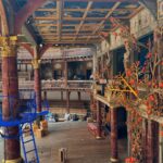 Mari Natsuki Instagram - #londondiaries #shakespearesglobe #timothywalker #glynnmacdonald #thankyou そして、昨日はマリーねお休みだったので テムズ川沿いのシェイクスピアズ・グローブ座で「から騒ぎ」を観てきました！夏のシーズン始まっています。 1599年シェークスピアの時代にスタートして、1997年にバンクサイド近くに建て直され、シェイクスピア時代のグローブ座が再現された劇場、木造建築物で当日はシノワズリが流行っていたのかな、 16世紀エリザベス朝は素晴らしい...... 公的補助を受けてないというからびっくり！ 寄付の方のお名前があるインターロッキングも素敵！ 一階stallsは立ち見500人位入るそう！ もうフェスです。キャパは1500pくらい グローブ座ムーブメントディレクターの グリンさんのご案内でバックヤードも見せて頂きました！ そして、UKの俳優ティモシー・ウォーカーさんともお会いできました〜 素晴らしい1日でした。