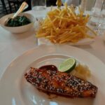 Mari Natsuki Instagram - #londondiaries #dinner #cozy #atsloane ホテルにある小さなレストラン🍽️ LondonはBarが充実してて、この日はマティーニ🍸ステアでオリーブ🫒