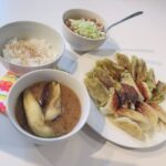 Mari Natsuki Instagram - #londondiaries #breakfast #ありあわせ #パックご飯 #yummy 朝から食べるよね！ 1日2食だから、ガッツリね〜 湯屋♨️へは6pmの出勤だから夕飯は5pm!簡単に済ますの、働く前だからね。 そんな毎日でございます......