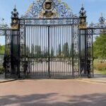 Mari Natsuki Instagram - #londondiaries #theregentspark #park #stroll #rose おはよう...... 今日は、リージェンツ・パーク へ👣ロンドンには公園がたくさんあるけど、ここは北にある王立公園 、ウエストミンスター区とカムデン区にまたがっていて広ーーい！公園内には400種類、30,000本以上のバラの庭園だったり、野外劇場、運河もあるの.... 今日もよい日に。 13℃、曇り時々晴れ