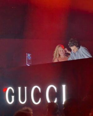 Mari Natsuki Instagram - @gucci
@sabatods
#GucciCruise25
#GucciLondra
#PR

アフターパーティーもご機嫌🎧
流石のマーク・ロンソンのdj 、ケイト・モスもノリノリでした！

#markronson 
#SHUZO