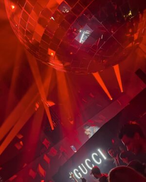 Mari Natsuki Instagram - @gucci
@sabatods
#GucciCruise25
#GucciLondra
#PR

アフターパーティーもご機嫌🎧
流石のマーク・ロンソンのdj 、ケイト・モスもノリノリでした！

#markronson 
#SHUZO