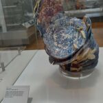 Mari Natsuki Instagram - #londondiaries #victoriaandalbertmuseum #creativity #ceramics #history 昨日は、V &Aへ..... ヴィクトリア・アンド・アルバート博物館は400万点ものコレクションの国立博物館！ 無料です。 あらゆる人に美術作品を鑑賞する機会を与え、労働者の教養を高め、国内のデザイナーや製造業者に刺激を与えることをコンセプトに1852年に造られたミュージアム、とにかく広いので、マリーねは、いつも最上階の4fから攻めます！ セラミックから〜 伊万里とかあって素敵‼︎