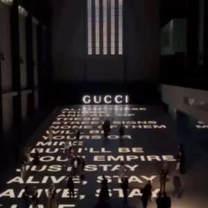 Mari Natsuki Instagram - @gucci
@sabatods
#GucciCruise25
#GucciLondra
#PR

昨夜は、GUCCI.2025クルーズコレクションへ

デート・モダンの空間とRunwayのグリーンが、
相対的に美しかった

伝統のGUCCIとサバトの新しいクリエーションも上質で、いよいよスタートという感じ！

GUCCIの創設者は、
 Londonの経験からインスピレーションを受けたそう、マリーねのshoes、bag、Glasses のRosso Ancora  ColorはThe Savoy Hotel の赤！

最高な夜でした.....