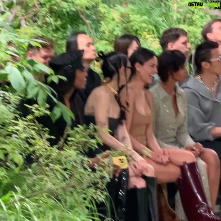 Mari Natsuki - 81.9K Likes - @gucci
@sabatods
#GucciCruise25
#GucciLondra
#PR
昨夜は、GUCCI.2025クルーズコレクションへ
デート・モダンの空間とRunwayのグリーンが、
相対的に美しかった
伝統のGUCCIとサバトの新しいクリエーションも上質で、いよいよスタートという感じ!
GUCCIの創設者は、
Londonの経験からインスピレーションを受けたそう、マリーねのshoes、bag、Glasses のRosso Ancora ColorはThe Savoy Hotel の赤!
最高な夜でした.....