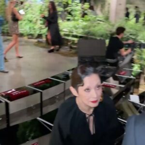 Mari Natsuki Instagram - @gucci
@sabatods
#GucciCruise25
#GucciLondra
#PR

昨夜は、GUCCI.2025クルーズコレクションへ

デート・モダンの空間とRunwayのグリーンが、
相対的に美しかった

伝統のGUCCIとサバトの新しいクリエーションも上質で、いよいよスタートという感じ！

GUCCIの創設者は、
 Londonの経験からインスピレーションを受けたそう、マリーねのshoes、bag、Glasses のRosso Ancora  ColorはThe Savoy Hotel の赤！

最高な夜でした.....