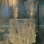 Mari Natsuki Instagram - #victoriaandalbertmuseum #glasses #history #beautiful で、ヴィクトリア・アンド・アルバート博物館の続きね....3fのglassへ、年代が古い程、細工が緻密ですごい！ガラス好きにはたまらないコーナーです🆒