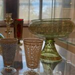 Mari Natsuki Instagram - #victoriaandalbertmuseum #glasses #history #beautiful で、ヴィクトリア・アンド・アルバート博物館の続きね....3fのglassへ、年代が古い程、細工が緻密ですごい！ガラス好きにはたまらないコーナーです🆒