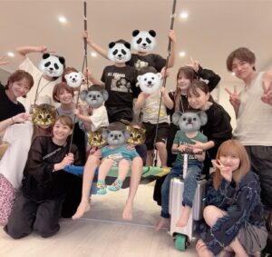 Mari Yaguchi Instagram - 先日辻ちゃんに招待してもらい、
杉浦家にお邪魔させていただきましたー🏠✨

息子たちも着いた瞬間テンション上がりまくり😳
メンバーの子供たち同士が遊んでる姿を見て、
凄く嬉しかったのと同時にマジで目が離せなくて、
親の体力ヤバかったですw

みんなとも色んな話ができたし、
何より辻ちゃんのママっぷりや太陽のパパっぷりが凄くて、
圧倒されたし勉強になったし感謝でしかありませんでした。
本当に尊敬してます✨

最高の時間をありがとうございました😁✨
お邪魔しましたー😁✨