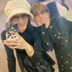 Mari Yaguchi Instagram - NEWメガネ👓 ストーリーズには載せたんだけど、 こっちにも載せますね🤓✨ この間、 @issei_glassesfitter さんのお店 @resee.official に行ってきましたよー🥹✨ 新作もめちゃくちゃオシャレで可愛かった👓✨ 沢山ある中で、最終的に選んだのが ゆしんと全く一緒になりました🤓w✨ てじさんはとても上品なフレーム✨ それも素敵だったな♡ いっせいさんの眼鏡は目が綺麗に見えるんですよー🤩 これほんと不思議なの🤓✨ その場でサイズを直してもらって、 ズレない眼鏡になりました👓✨ 気になる方はお店で沢山かけてから、 自分に合う眼鏡を見つけてくださいね😁✨ いっせいさんがオススメも教えてくれますよん🤓✨ あっ！でも今日は福岡でポップアップしてるかも🤔 今度は度入り眼鏡作ろっと👓✨ また近々お邪魔しまっす！！