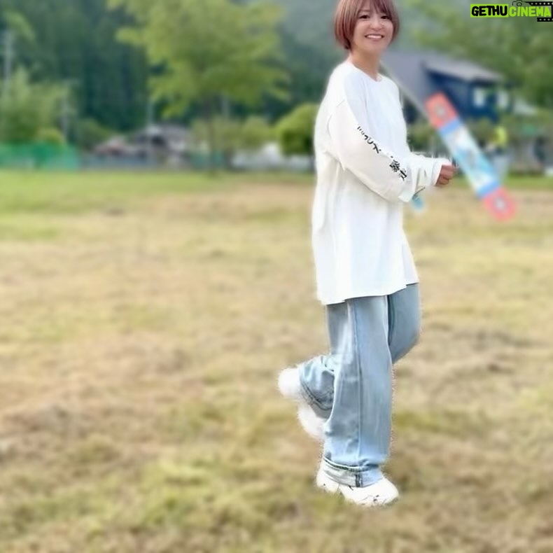 Mari Yaguchi Instagram - こどもの日は、 姫路のおじいちゃんとおばあちゃんのところへ🎏✨ 山に行っていっぱい走って、 夕方からBBQとキャンプファイヤー🔥 ひたすら遊んで沢山笑って とてもとても良い時間になりました😌✨ 息子達がやんちゃで 日々色んな悩みがあるけど、 楽しそうに笑ってる姿見てたら まっいっかってなる。 親もリフレッシュが必要だなぁって 思いました😊✨ またすぐ行こうね🥹✨