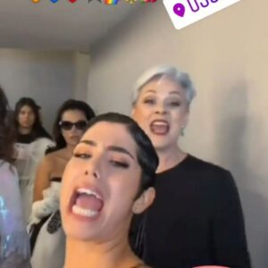 María Cecilia Botero Instagram - La Familia Madrigal en #oscars 💛💙❤️🦋🌈🌟🌺 #Encanto