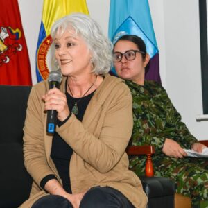 María Cecilia Botero Instagram - En el marco del *Día Mundial de la Radio* y el *Día del Periodista*, acompañé a los estudiantes de la Tecnología en Locución y Producción Radial del Ejército Nacional, en un conversatorio para hablar sobre mis 53 años de trayectoria profesional.

¡Gracias @cmaiejc @ejercito_cedoc @ejercitonacionalcolombia por la invitación!

*Fotos:* @manfebri