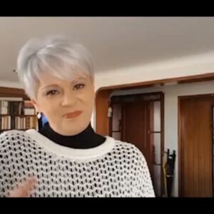 María Cecilia Botero Instagram - Amigos, los espero el 4 de marzo a las 8 pm en el recital de poesía "Aquí Estamos". Pueden adquirir los tiquetes en @peewahco Link en la Bio

#aquiestamos #actuemosporlosactores #colombia #actuación #artistas #poesía #recital #apoyo #solidaridad #arte #teatro #televisión #actor #actriz