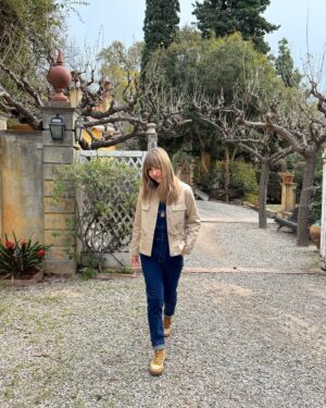 María Gómez Instagram - Comença #VadeVerd 🌿 @la2_tve 
[ Hoy salud y plantas ] 14.15h
🪡 @cover.noir 👩🏻‍🌾 @capitandenim