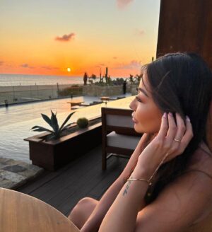 Maria Ho Instagram - It’s the sunsets for me.

#vacation #travel #poker #view