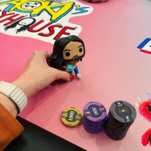 Maria Ho Instagram - What’s more intimidating? A Phil Ivey stare-down or a 25-foot pool jump? Swipe to the end to see if I was brave enough to attempt the latter.

WPT X Steve Aoki
Also, peep the cutest dealer button ever!

📸: Joe Giron for @worldpokertour