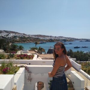 Maria Kitsou Instagram - Χρόνια πολλά, καλά και ευτυχισμένα στις εορτάζουσες και στους εορτάζοντες και χίλια ευχαριστώ για τις ευχές σας,αν και γιορτάζω στις 21 Νοεμβρίου,έτσι για να ξέρετε..Εύχομαι  να είστε καλά σε όποιο μέρος  και να βρίσκεστε και να μην ξεχνάτε ότι πουθενά δεν θα είμαστε καλά αν δεν είμαστε πρώτα καλά μέσα μας.. .Σας στέλνω όλη μου την αγάπη!!!!
Σε αυτό το σημείο θέλω να ευχαριστήσω το @kenshomykonos για την υπέροχη και αξέχαστη φιλοξενία του!Είς το επανιδείν,φίλοι μου!@kenshomyconoskenshopsarou