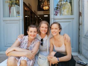 Maria Kitsou Instagram - The Stamiri sister’s!❤️❤️❤️🐝🐝🐝
#σταμίρηγεννιέσαιδεγίνεσαι