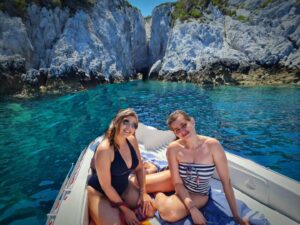 Maria Kitsou Instagram - Κάπου στον Παράδεισο..
Ας έχουμε ένα υπέροχο καλοκαίρι..
@sevastianakatri