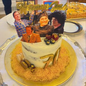 Maria Rueff Instagram - Bolo de aniversário servido no Palácio de São Bento a @herman.jose.oficial ❤️🇵🇹
