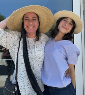 Maria Rueff Instagram - E é com este regresso às origens, num dos meus aniversários que mais inteira e feliz me deixaram que retribuo o Amor que todos vós me enviaram. 
Como por estes lados se diz: 
Bem hajam! 
@bioparquecarvalhais 
@carvalhaisfutebolclube 
@vozes_manhouce #isabelsilvestre 
@laura_rueff 
@anarueff 
@birueff 
@camilorueff 
@ff_fernandofernandes 
#familiarueff ❤️🌍💫
#gumiei 
#carvalhais 
#saomacario 
#manhouce 
#saopedrodosul 
#beiraalta
📸 @rita_rueff_negrao @ines_rueff @carlarueff72 @maria_negrao @negraolena @marialuisarueff