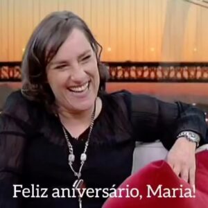 Maria Rueff Instagram - 52 anos de vida:
Uma filha linda que me dá o mais belo Amor, o incondicional! 
Uma família unida sempre, agora também entre o Céu e a Terra. 
Amigos verdadeiros que partilham comigo e como diz a canção “o coração como se fosse pão”
Mestres, que nem todos temos a sorte de ter e tão necessitados somos deles, porque é preciso aprender e corrigir e superarmo-nos até morrer. Eu tive/tenho quatro: A minha mãe ; o meu pai; Armando Cortez e @herman.jose.oficial .
Uma carreira de 33 anos de mãos dadas com um público tão generoso que desde sempre me acarinha, faça eu o género que fizer.
Os melhores e mais talentosos parceiros na televisão, no teatro, no cinema e na rádio, que me acrescentam. 
E um clube de fãs que só por gratuidade me mima, como hoje com este belo presente de aniversário. 
Tão tão grata ao bom e também ao menos bom que a vida me trouxe. 
É pelos espinhos que percebemos que das rosas nos bastaria, não fora a posse, a vaidade,  o ego enfim…a imagem da beleza e o perfume…
E é tão bom ir chegando a esta leveza. 
❤️
