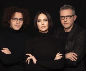 Maria Silvestar Instagram - #МО!  е готово, но то си е такова. Независимо, дори от себе си - стои и ви чака @structuragallery 
Днес от 18.00 часа

Благодаря : 
@simeonmarkov 
@k.serapionov 
@maria_vassileva 
@structuragallery