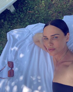 Maria Silvestar Instagram - То в един момент и субтитрите отпадат…

#Шамбаня #глиненатаКъща