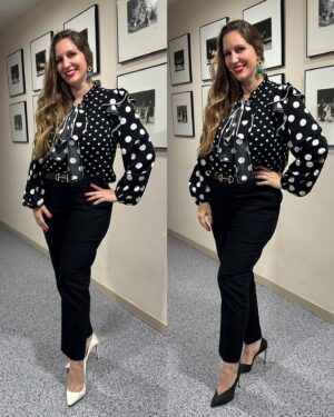 María Toledo Instagram - Tenemos un dilema mis compis y yo y no nos ponemos de acuerdo jejeje!!! ¿Nos echáis un cable??? 
❓Zapatos blancos o zapatos grises????

Vamos al escenario!!! 🍀🍀🍀