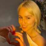 Maria Bakalova Instagram - I can feel the sunset