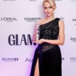 Maria Bakalova Instagram - Thank you @glamourbulgaria for the incredible honor to be Woman of the Year ♥️! За мен е чест и радост да държа в ръцете си наградата Жена на годината, тъй като винаги съм мислила, че признанието у дома е най-ценно! @mladenova_ani благодаря за вълшебната вечер, прекарана в компанията на толкова вдъхновяващи жени! И разбира се- благодаря на любимите ми хора, че споделиха този момент с мен 💖! 💄: @alina_manova 💇‍♀️: @milen_ivanov_chc_ 💃: @stoqn_stoqnski 👗: @beyond__atelier