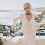 Maria Bakalova Instagram – Talking about method dressing and trying to capture the fashion icon Ivana Trump’s presence with @bazaaruk and my incredible stylist and friend @highheelprncess while the extraordinary talented @emiliomadrid is photographing our selection of @mrselfportrait looks 🤍 #TheApprenticeMovie
📖: @bazaaruk
📸: @emiliomadrid
💃: @highheelprncess
💇♀️: @patrickwilson
💄: @jamesmolloymakeupartist
👗: @mrselfportrait
💎: @chopard
Link to the interview here: https://www.harpersbazaar.com/uk/fashion/fashion-news/a60895949/maria-bakalova-method-dressing-ivana-trump-cannes/?fbclid=IwZXh0bgNhZW0CMTEAAR0RcLPixY1noRKSm79Wn3OQajwylDMZJpDmLayXzVds_qeTcf5oqlvZvak_aem_Ac-_b8kai4HV0zlGt2sAWxzmvIFzoFNOo_P4QkO4niUmx_JP5o1MUDZngLtpnjjq_6XRsW505D4SfPh1RXqg-O6R
