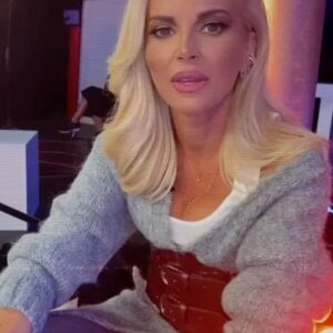 Maria Bekatorou Instagram - Έχουμε χαρά γιατί είμαστε στο “The Chase”❤️ @bouloubasisv @elsaprotopsalti @christos_alexandropoulos @iro_krass @megatvcom #thechasegr #blessed #thankful #teamquotes