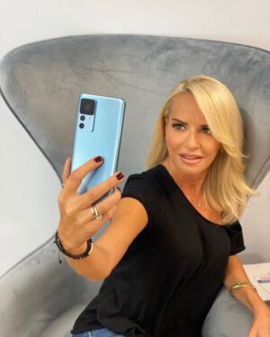 Maria Bekatorou Instagram - Με το Xiaomi 12T Pro μπορώ να αποτυπώσω την ομορφιά στα πορτρέτα, με ακόμα καλύτερη καθαρότητα. Το ενσωματωμένο ζουμ στον αισθητήρα «πιάνει» και την παραμικρή λεπτομέρεια, δημιουργώντας ένα φανταστικό αποτέλεσμα! Πώς σας φαίνεται;
#Xiaomigreece #InnovationForEveryone #Xiaomi12TPro