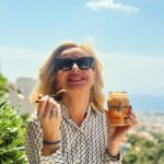 Maria Bekatorou Instagram - Το Μακεδονικό Ταχίνι είναι το απόλυτο superfood, πλούσιο σε πολύτιμες βιταμίνες και ιχνοστοιχεία, με αξεπέραστη, μοναδική γεύση και ασυναγώνιστη ποιότητα. Και μπορούμε να το απολαύσουμε σε αλμυρές παρασκευές, σε γλυκές συνταγές, στο πρωινό, στο μεσημεριανό, στο γραφείο, στο σπίτι… κυριολεκτικά παντού! Κι αυτό δεν είναι υπερβολή, είναι υπερτροφή! #MakedonikoTahini #EinaiYpertrofi