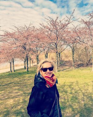 Maria Bekatorou Instagram - Χριστός Ανέστη 🌟Υγεία,χαρές,χαμόγελα,φωτεινές σκέψεις!Και του χρόνου να είμαστε καλά και να ανταλάσσουμε τις πιο ωραίες ευχές 💫 #blessed #thankful #positivequotes #copenhagen #happytraveler