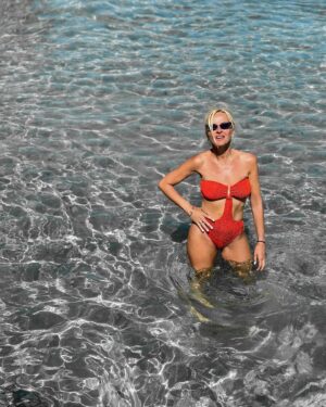 Maria Bekatorou Instagram - Happiness comes in salty water and…it’s still summer #blessed #thankful #vitaminsea #stillsummer #lavieestbelle