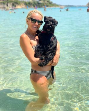 Maria Bekatorou Instagram - Ο υπέροχος Αύγουστος είναι εδώ!Καλό μήνα🤍 #summervibes #august #blessed #thankful #positivevibes #sunshinestories